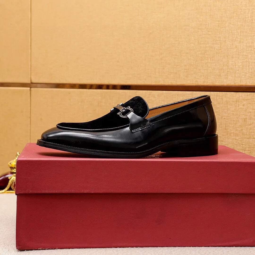 Men's shoes 💰460 💐 Product trademark: Ferragamo "Ferragamo" casual leather shoes Regular size: 38-44 (45.46.47🉑️Customized) Product materials: Selected imported top-layer high mercerized calfskin upper + luxury hardware buckle, imported water-dyed cow leather lining. Strong three-dimensional visual effect, rubber outsole Color: 2⃣️colors available